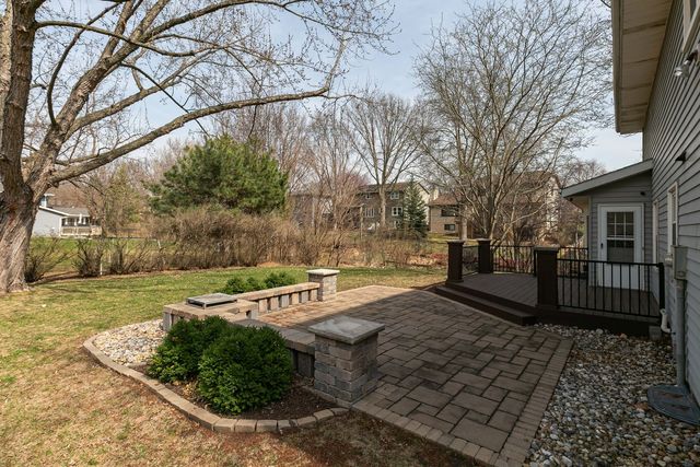 2540 E Crest Avenue, Bettendorf, IA 52722