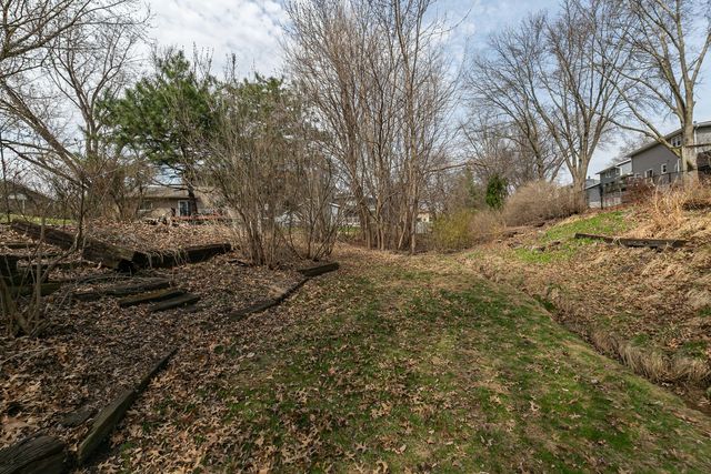 2540 E Crest Avenue, Bettendorf, IA 52722