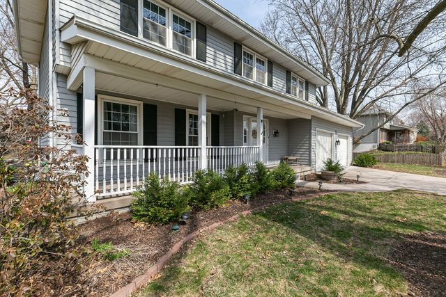 2540 E Crest Avenue, Bettendorf, IA 52722