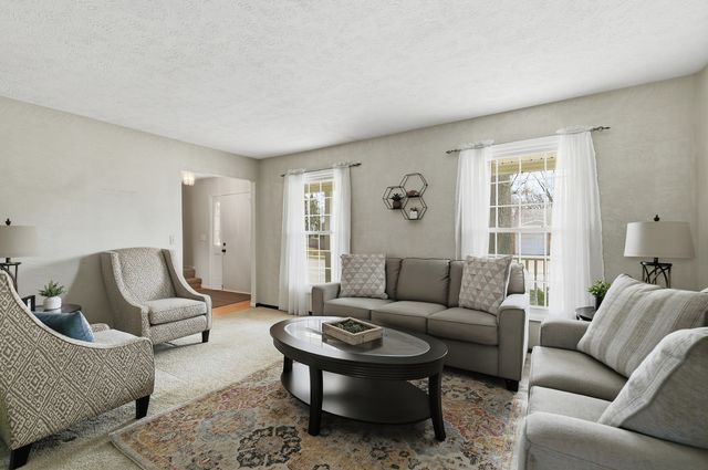 2540 E Crest Avenue, Bettendorf, IA 52722