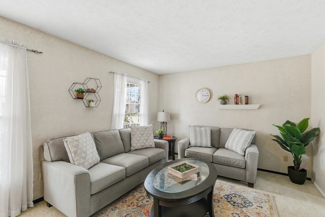 2540 E Crest Avenue, Bettendorf, IA 52722