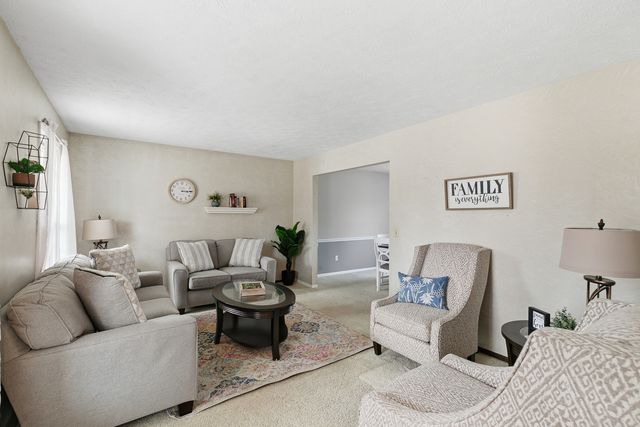 2540 E Crest Avenue, Bettendorf, IA 52722