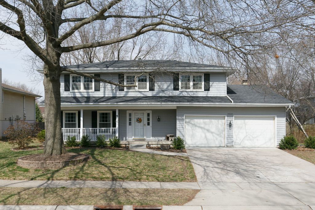 2540 E Crest Avenue, Bettendorf, IA 52722