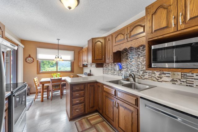12249 42nd Avenue N, Plymouth, MN 55441
