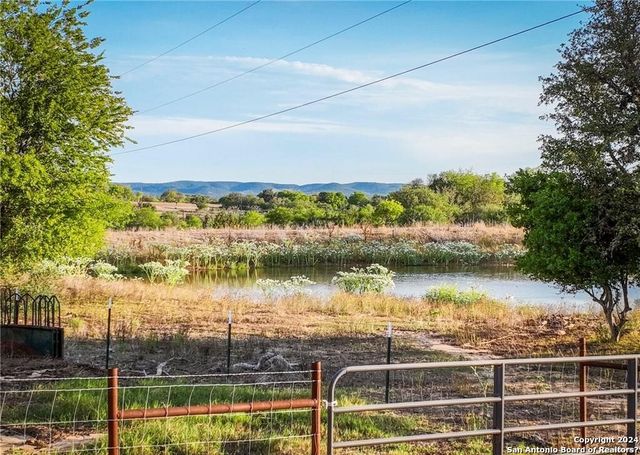 345 Laguna Rd, Bandera, TX 78003