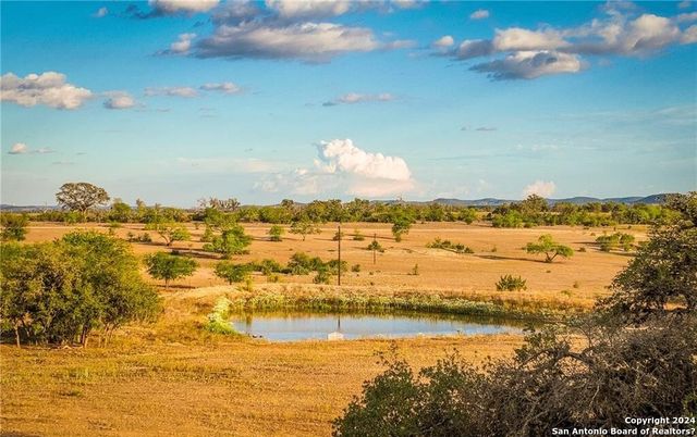 345 Laguna Rd, Bandera, TX 78003