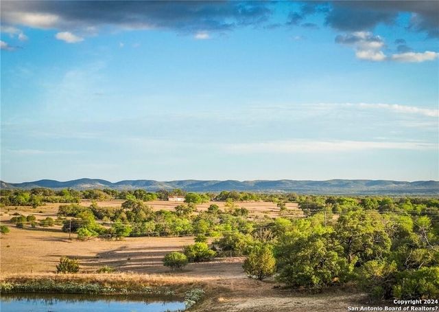 345 Laguna Rd, Bandera, TX 78003