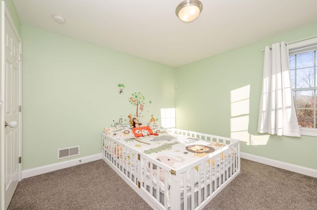 16 Pond Road, Raymond, NH 03077