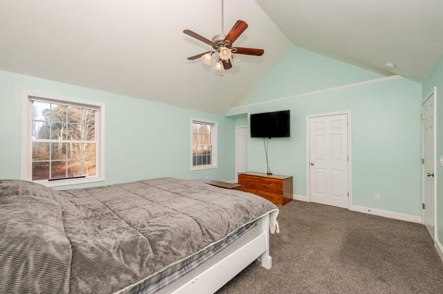 16 Pond Road, Raymond, NH 03077