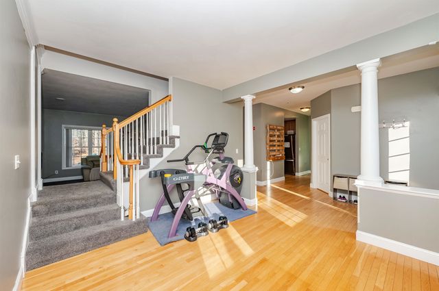 16 Pond Road, Raymond, NH 03077