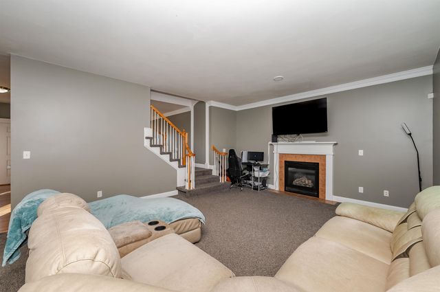 16 Pond Road, Raymond, NH 03077