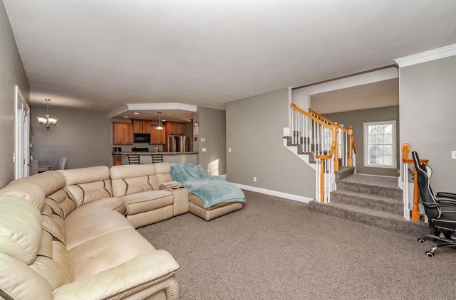 16 Pond Road, Raymond, NH 03077