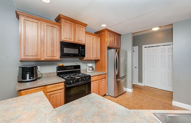 16 Pond Road, Raymond, NH 03077