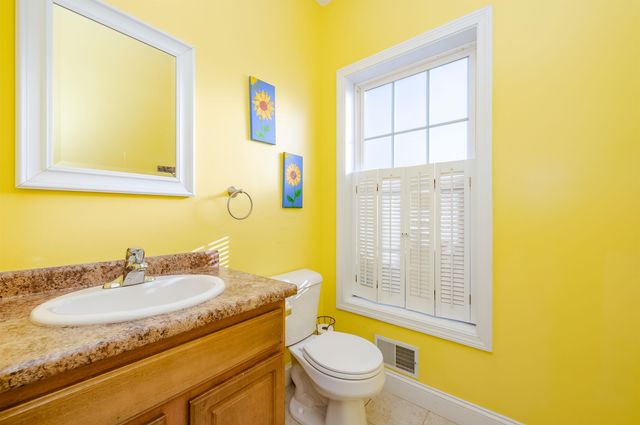 16 Pond Road, Raymond, NH 03077