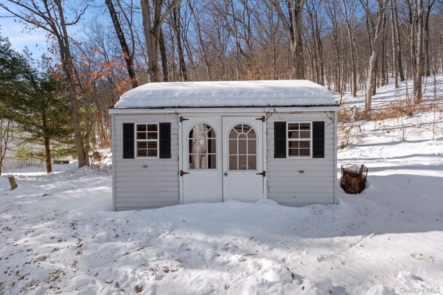 6 Village Drive, Greenwood Lake, NY 10925