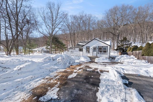 6 Village Drive, Greenwood Lake, NY 10925