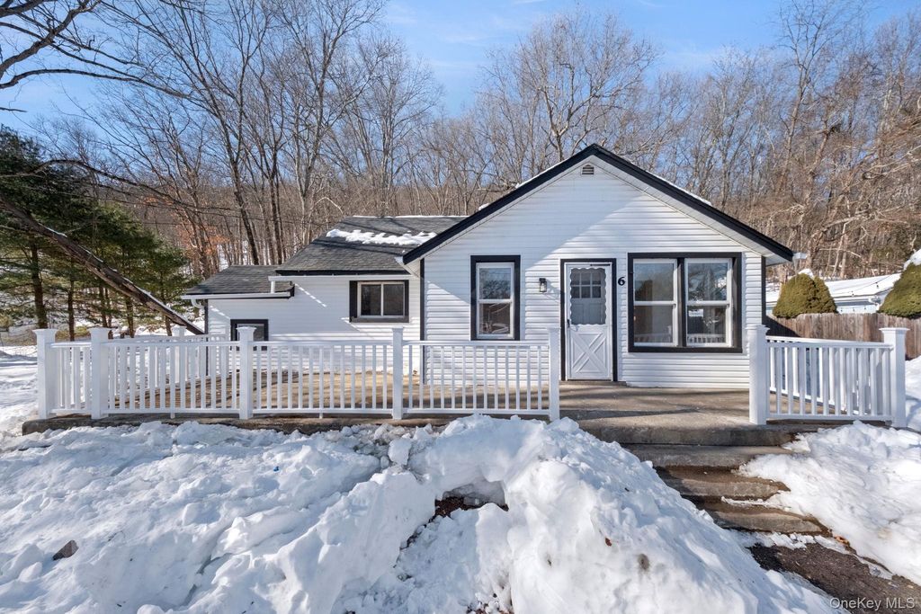 6 Village Drive, Greenwood Lake, NY 10925