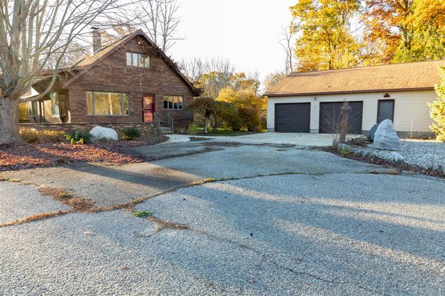 3733 S Brenlor Drive, Hesperia, MI 49421