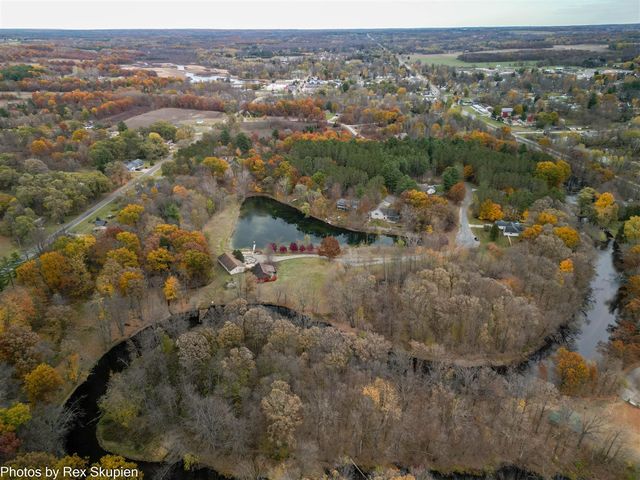 3733 S Brenlor Drive, Hesperia, MI 49421