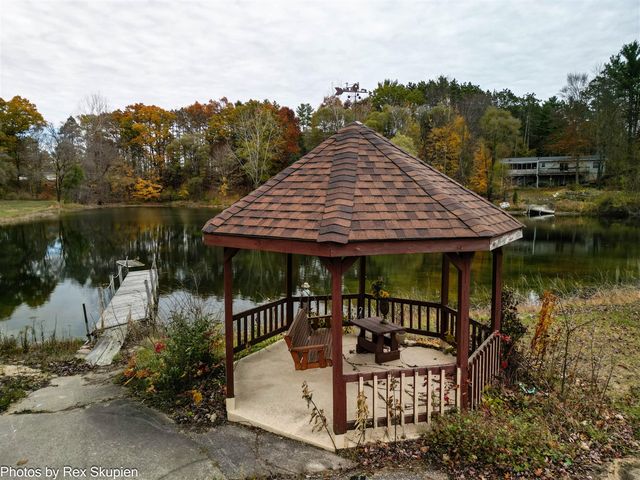 3733 S Brenlor Drive, Hesperia, MI 49421