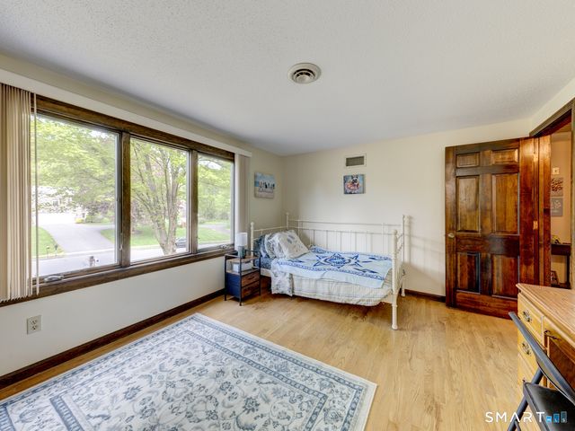 350 Brooke Meadow Road, Berlin, CT 06037