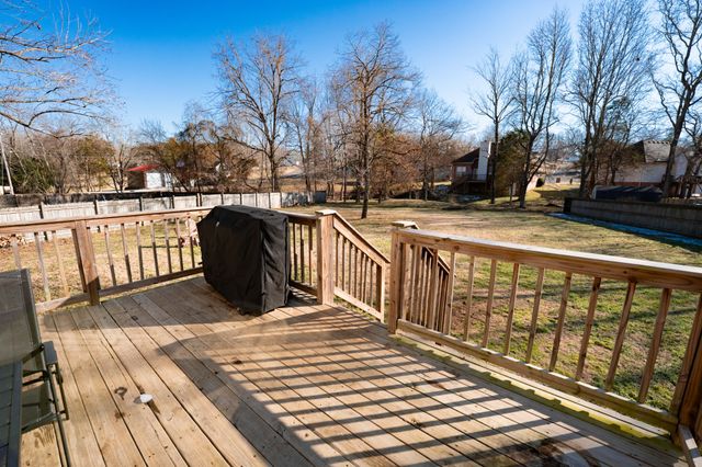 102 N Aztec Dr, White House, TN 37188