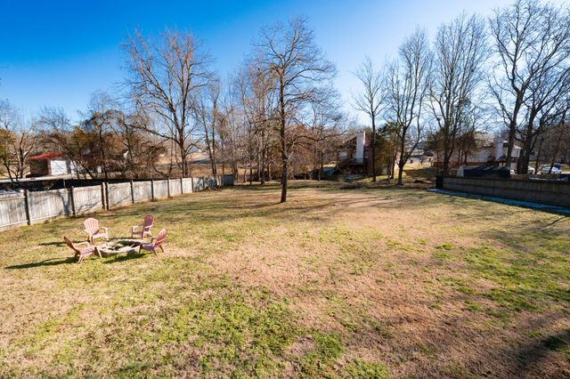 102 N Aztec Dr, White House, TN 37188