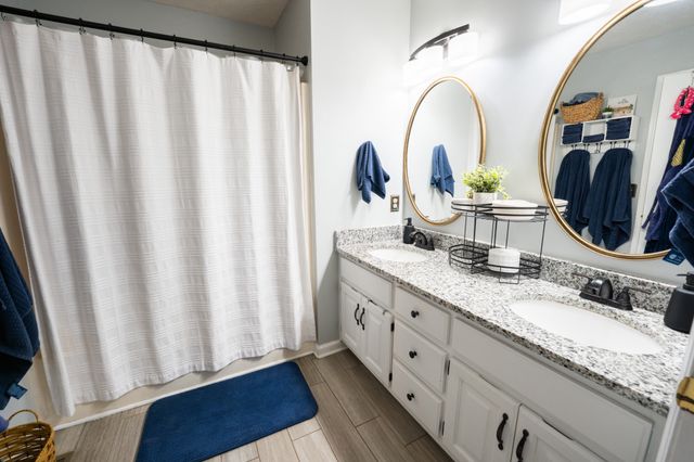 102 N Aztec Dr, White House, TN 37188