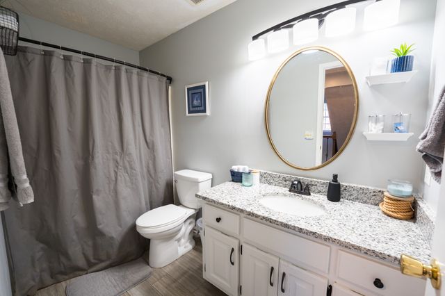 102 N Aztec Dr, White House, TN 37188