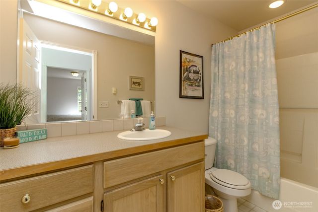91 E Lake Forest Drive, Allyn, WA 98524