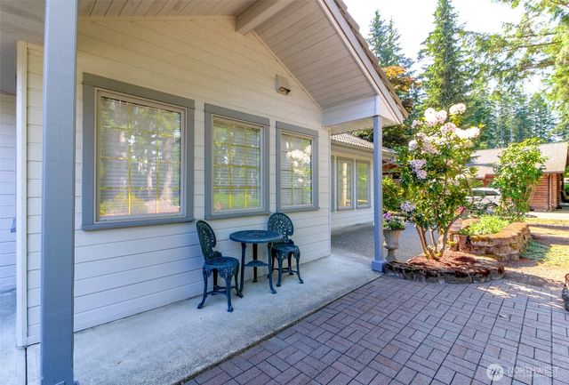 91 E Lake Forest Drive, Allyn, WA 98524