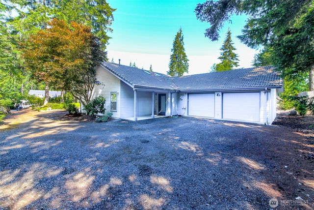 91 E Lake Forest Drive, Allyn, WA 98524