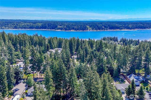 91 E Lake Forest Drive, Allyn, WA 98524