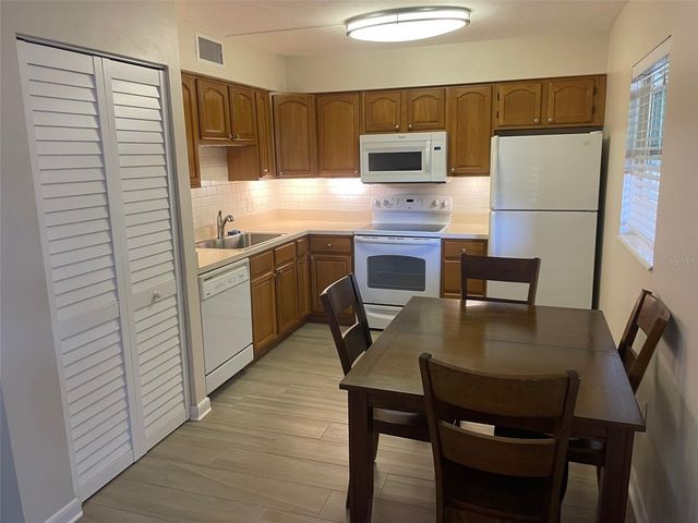 370 BASE AVENUE E 107, Venice, FL 34285