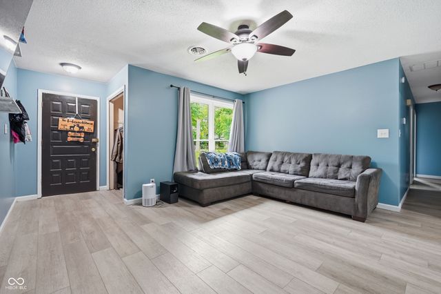 7000 W Edgewood Drive, Yorktown, IN 47396