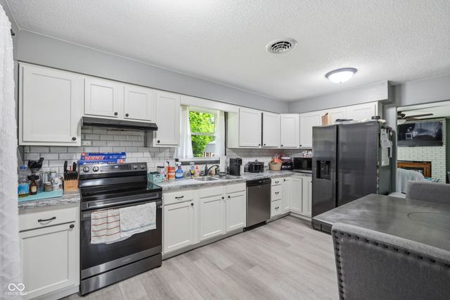 7000 W Edgewood Drive, Yorktown, IN 47396