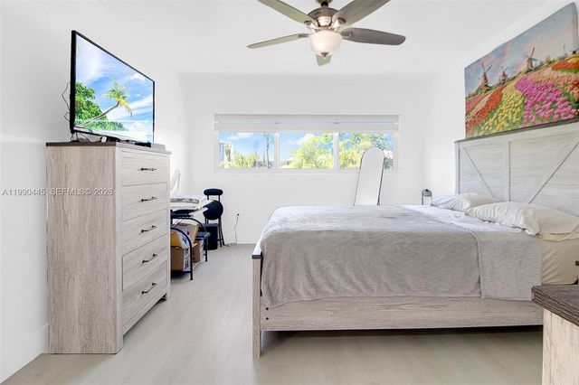 700 SW 137th Ave 303H, Pembroke Pines, FL 33027