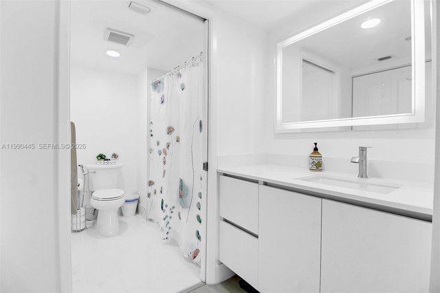 700 SW 137th Ave 303H, Pembroke Pines, FL 33027