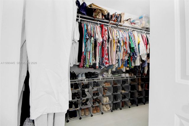 700 SW 137th Ave 303H, Pembroke Pines, FL 33027