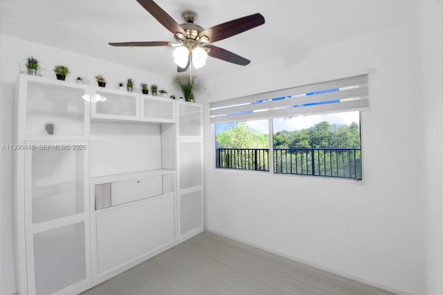 700 SW 137th Ave 303H, Pembroke Pines, FL 33027