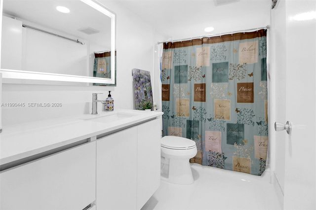 700 SW 137th Ave 303H, Pembroke Pines, FL 33027