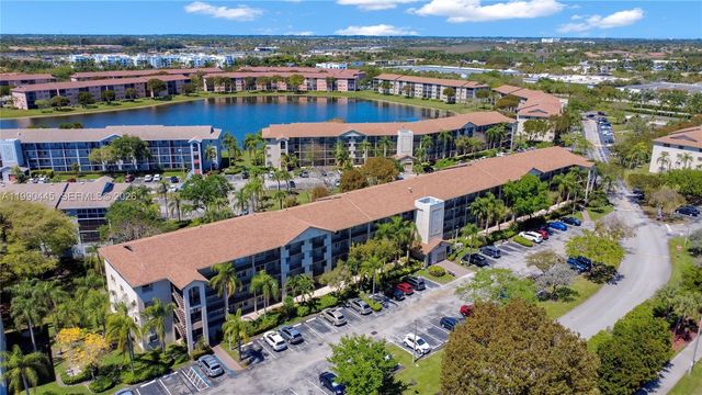 700 SW 137th Ave 303H, Pembroke Pines, FL 33027