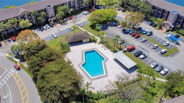 700 SW 137th Ave 303H, Pembroke Pines, FL 33027