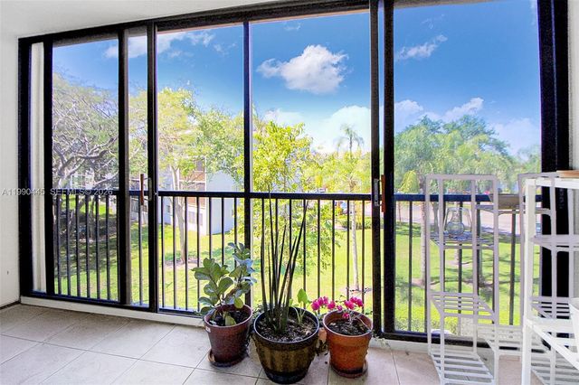 700 SW 137th Ave 303H, Pembroke Pines, FL 33027