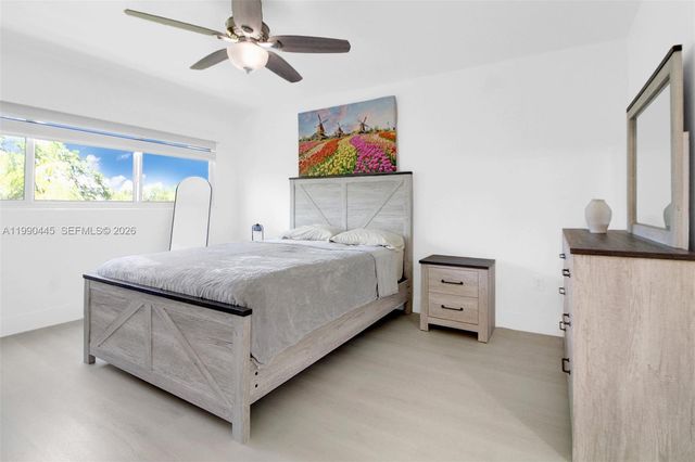 700 SW 137th Ave 303H, Pembroke Pines, FL 33027