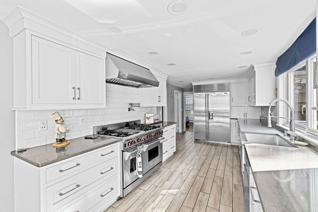4 Country Drive, Hingham, MA 02043