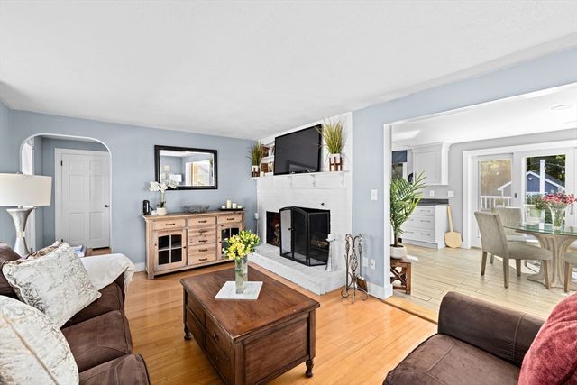 4 Country Drive, Hingham, MA 02043