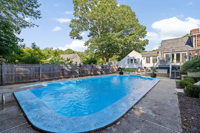4 Country Drive, Hingham, MA 02043