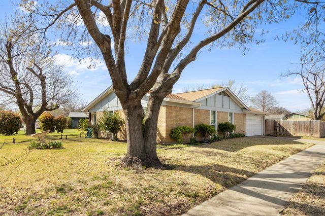 201 Volunteer Drive, Arlington, TX 76014