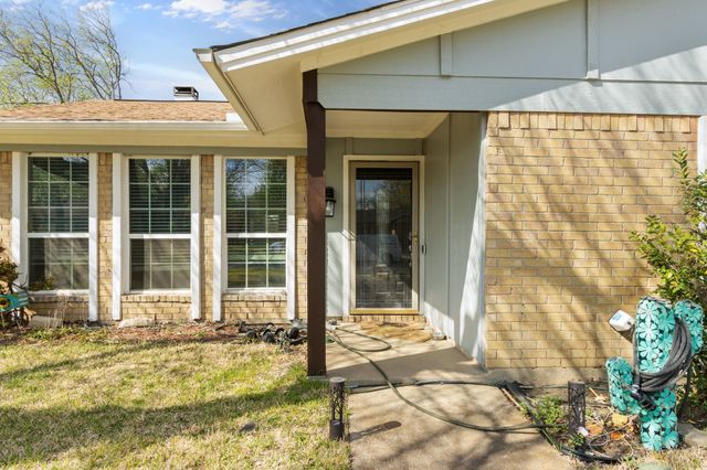 201 Volunteer Drive, Arlington, TX 76014